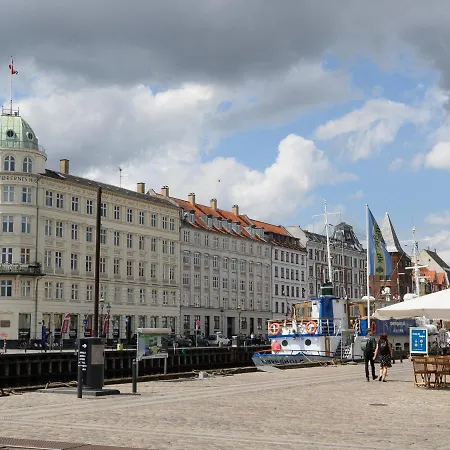 Sanders Stage - Charming Three-bedroom Near Nyhavn Апартаменты Копенгаген