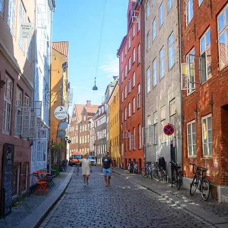 Апартаменты Sanders Stage - Charming Three-bedroom Near Nyhavn Копенгаген
