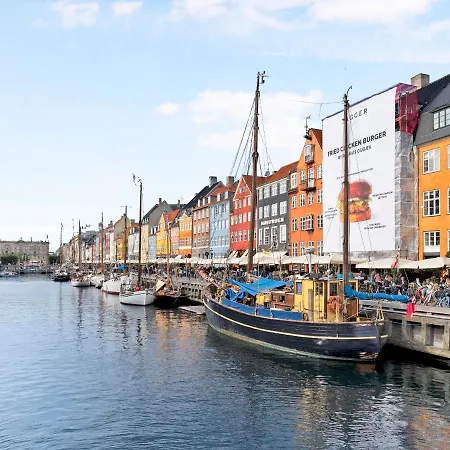Апартаменты Sanders Stage - Charming Three-bedroom Near Nyhavn Копенгаген
