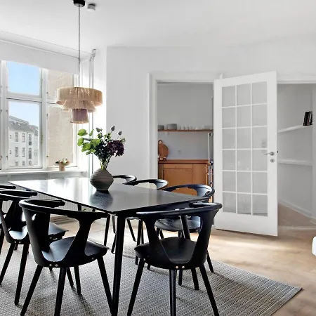 Апартаменты Sanders Stage - Charming Three-bedroom Near Nyhavn