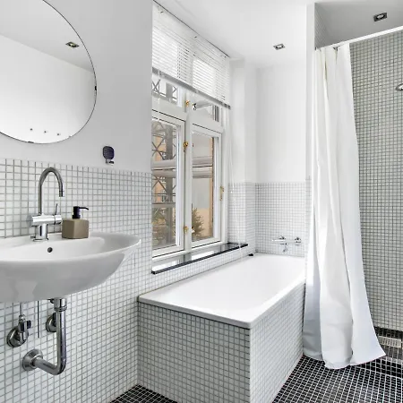 Sanders Stage - Charming Three-bedroom Near Nyhavn *